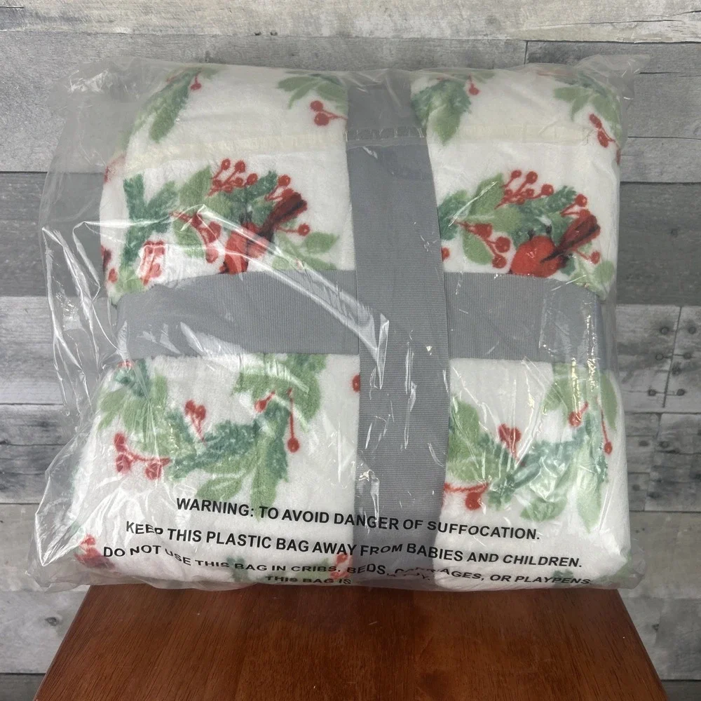 Berkshire Red Cardinal Bird Fleece Throw Blanket Christmas Holiday 60x80 New
